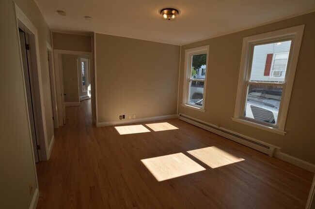 Building Photo - 14 Roundy St