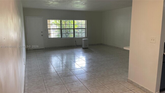 Foto del edificio - 1855 NE 121st St