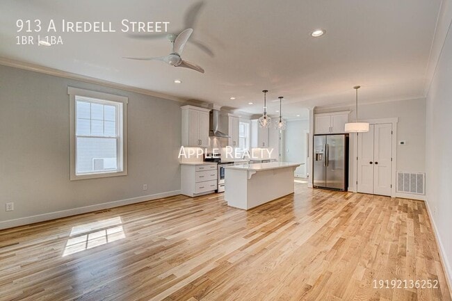 Photo - 913 Iredell St House