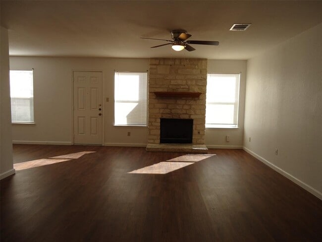 Building Photo - 811 Crieff Cross Dr