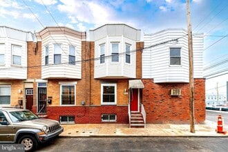 Building Photo - 2102 S Opal St