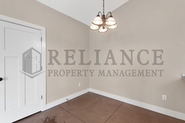 Foto del edificio - 4809 N Hillside Ct