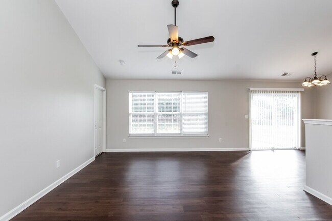 Foto del edificio - 10120 Green Hedge Ave
