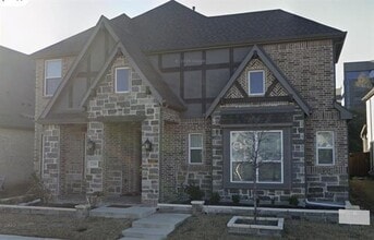 Building Photo - 12569 Royal Oaks Ln