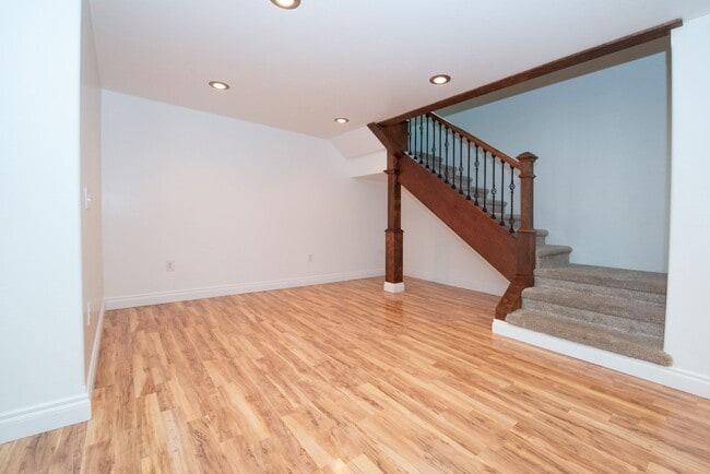 Building Photo - 1324 Zarvis Pl