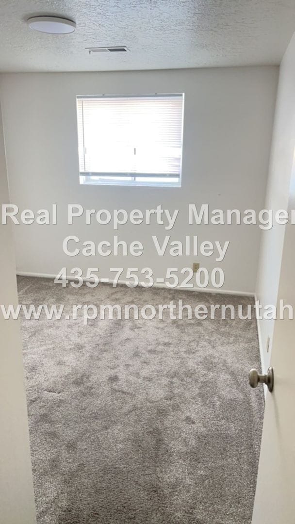 Building Photo - 410 N 200 W