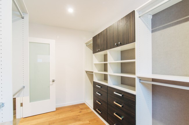 Master Walk-In Closet - 1035 Figueroa Terrace