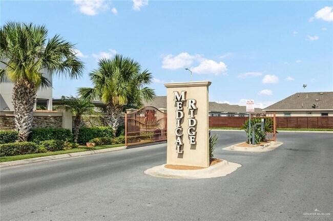 Foto del edificio - 1701 W Garrison Dr