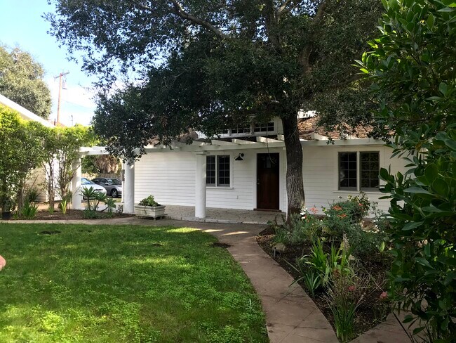 Building Photo - 545 El Bosque Rd