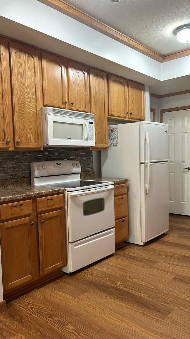 Foto del edificio - 2241 Hart Ave