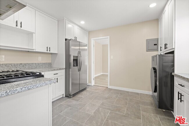 Foto del edificio - 717 W 75th St