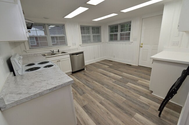 Building Photo - 1606 Hammond St