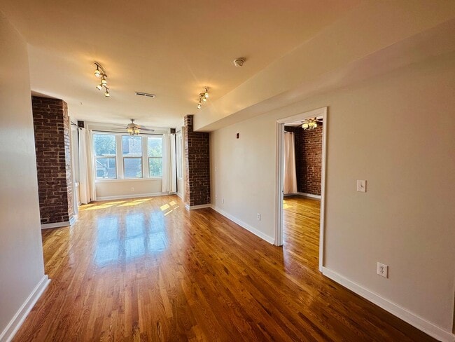 Building Photo - {200 - 204} Charming Plaza/Westport Condo ...