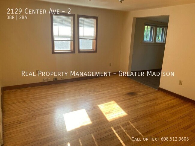 Building Photo - Recently updated 3 bedroom flat with huge ...