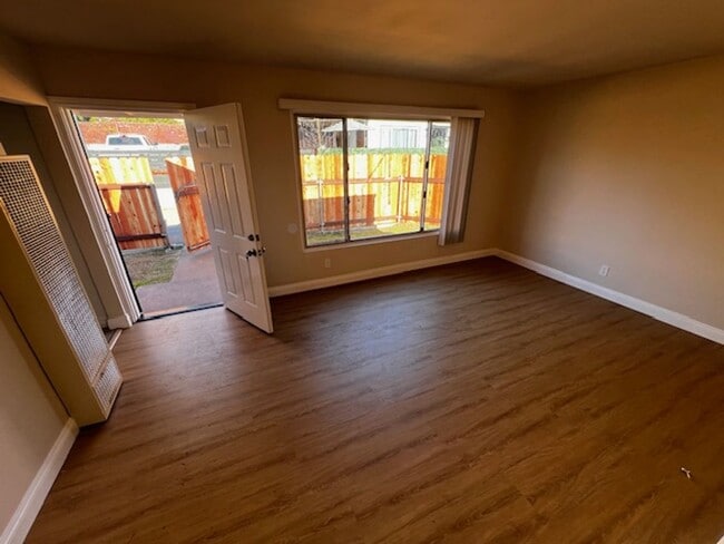 Building Photo - 2br - 1/2 twin Home with yard , garage and lots of parking