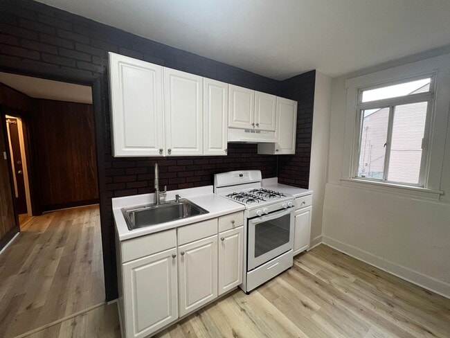 Photo - Updated 2.5 Bedroom/ 1 Bath in Troy Hill House