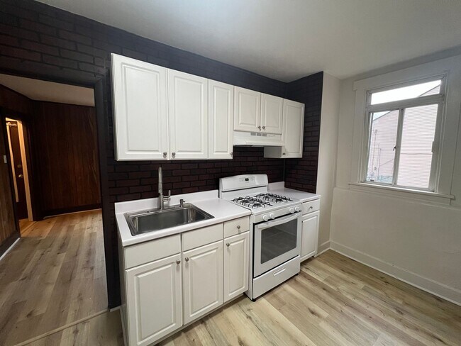 Foto del edificio - Updated 2.5 Bedroom/ 1 Bath in Troy Hill