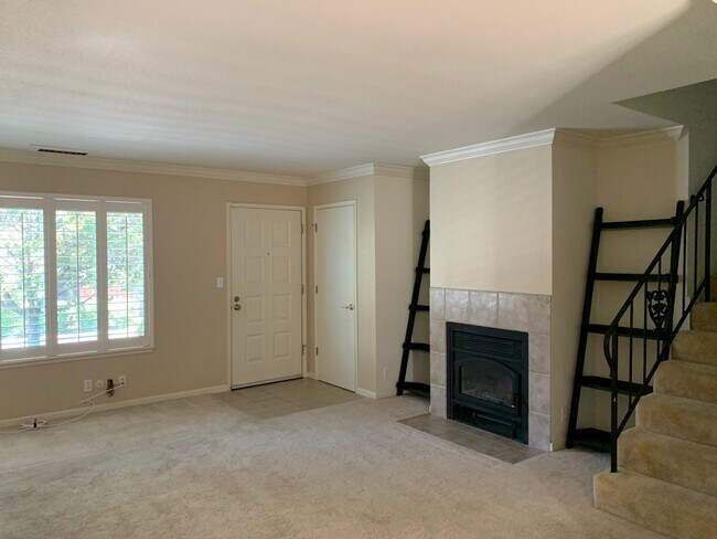 Building Photo - 2956 Moorpark Ave