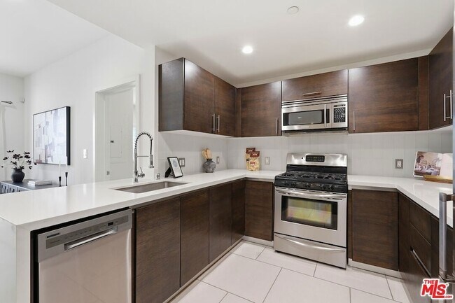 Foto del edificio - 1700 Sawtelle Blvd