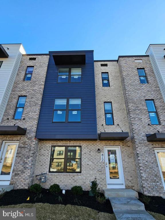 Foto del edificio - 418 Carroll Walk Ave