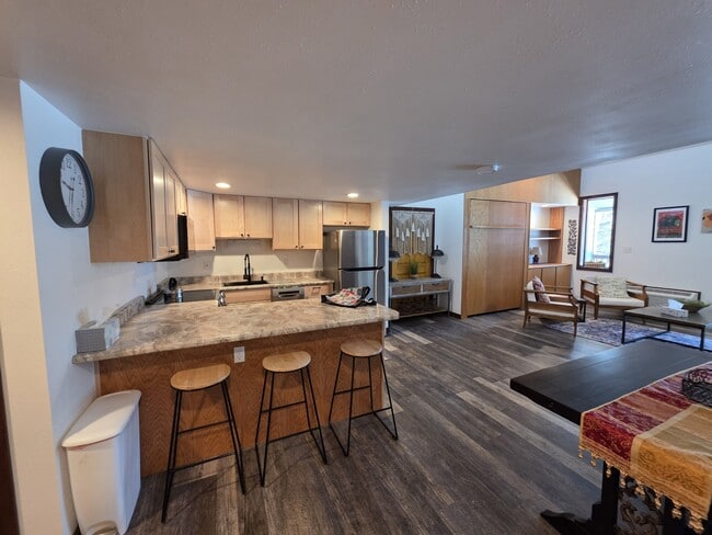 Foto del edificio - 102 Valley View Dr