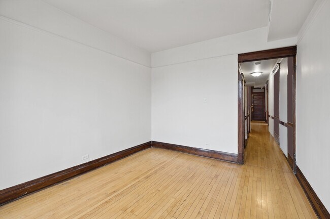 Building Photo - 3213 S Lituanica Ave
