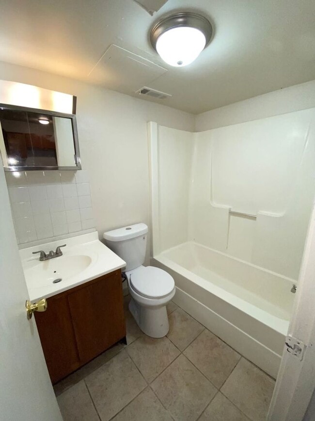 Building Photo - 105 Pelican Dr