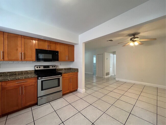 Foto del edificio - 240 NW 48th Ct