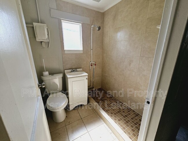 Building Photo - 324 Pearl St