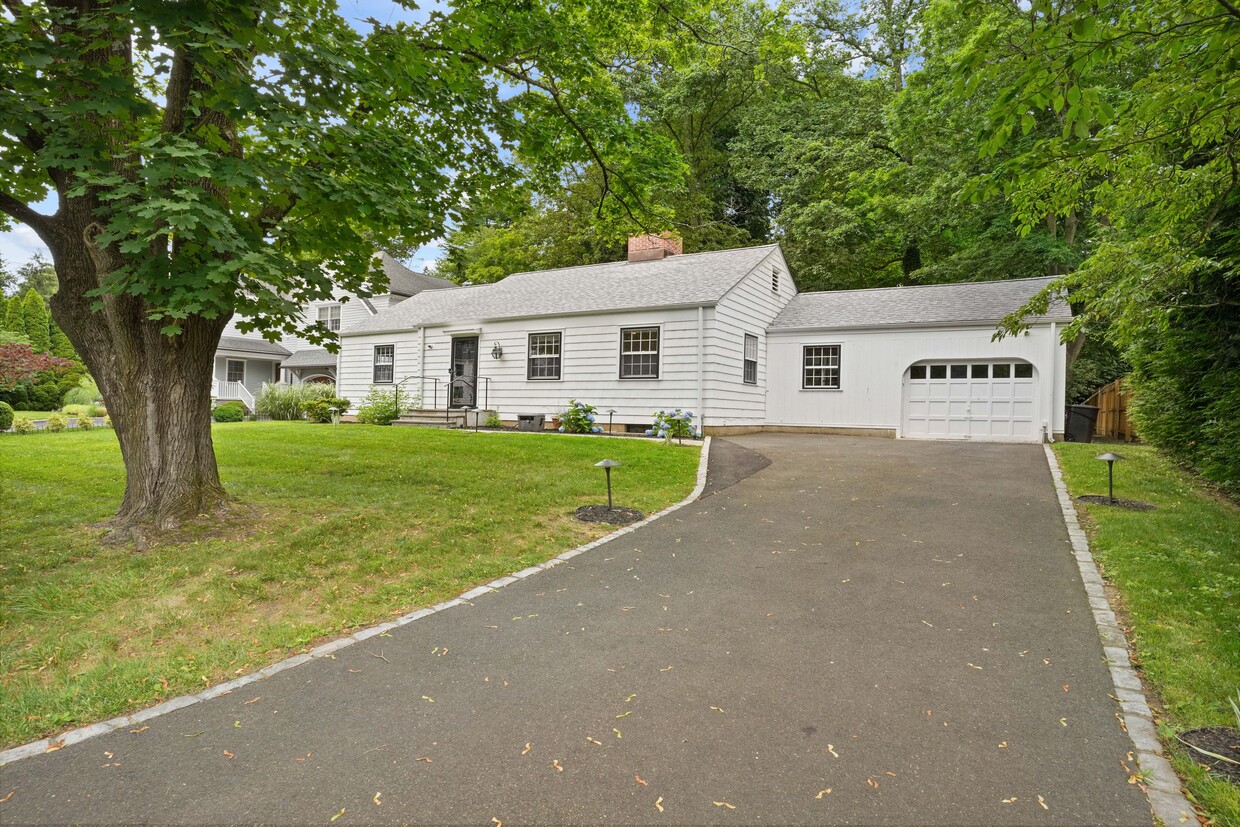 Photo - 35 Skylark Rd (Greenwich, CT)