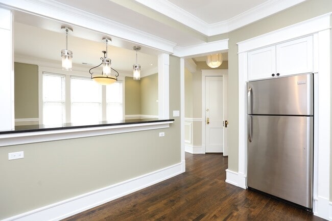 Building Photo - 3837 N Damen Ave