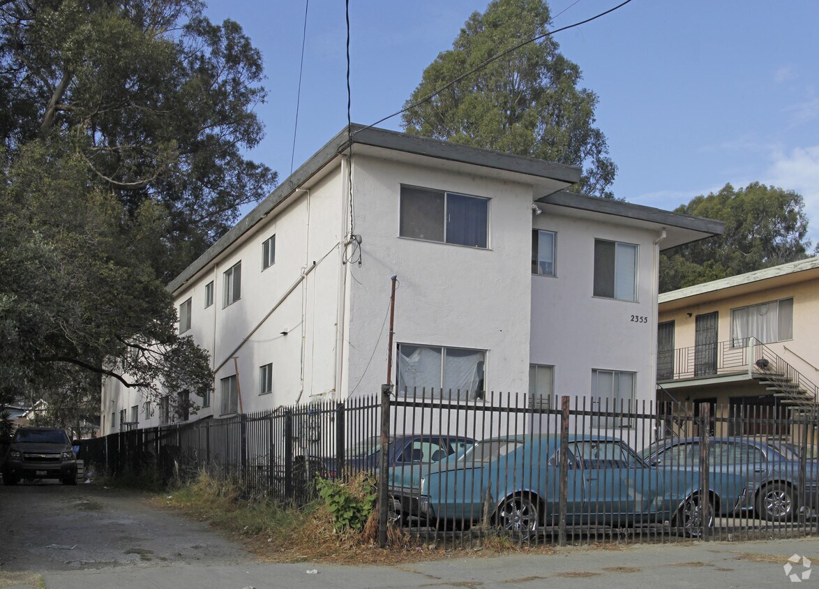 Building Photo - 2355 Humboldt Ave