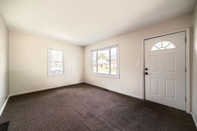 Building Photo - 4 bedroom - 1 bath - Redford - $1,495
