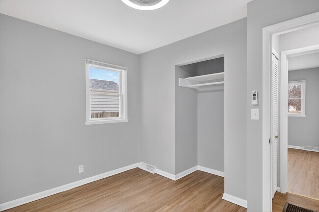 Foto del edificio - 240 Renrose Ave