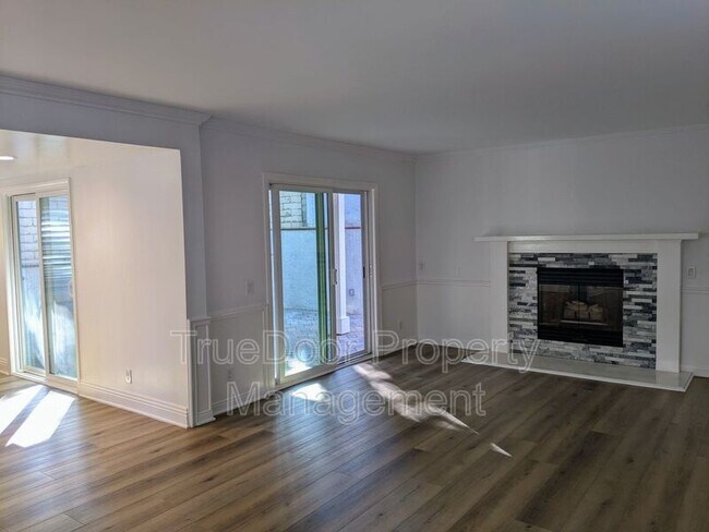 Building Photo - 1301 Lakeside Ln