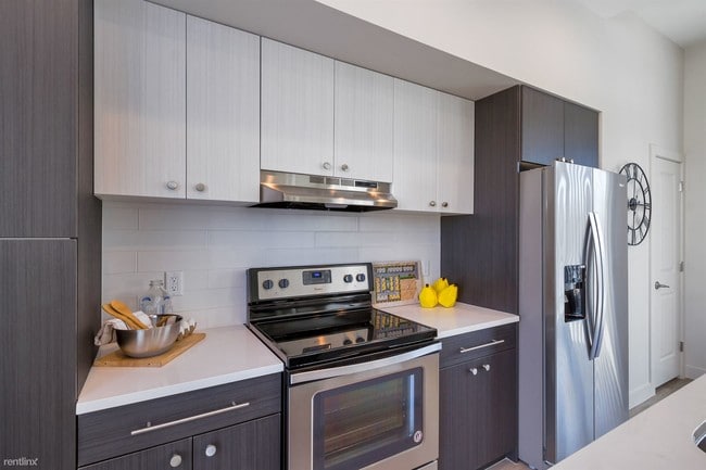 Building Photo - 3 br, 3.5 bath Townhome - Zen On 50 15