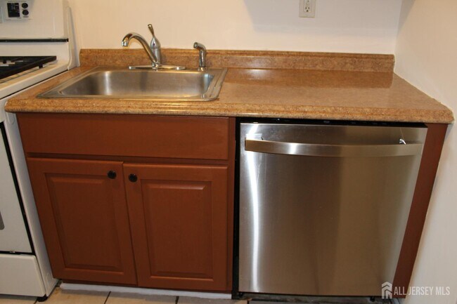 Foto del edificio - 820 Edison Glen Terrace