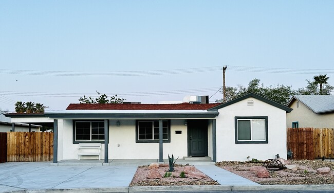 Building Photo - 1229 8th Pl