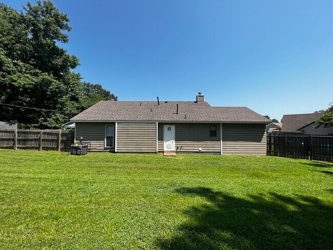 Foto del edificio - 4301 Brickwood Ln - Available Now!