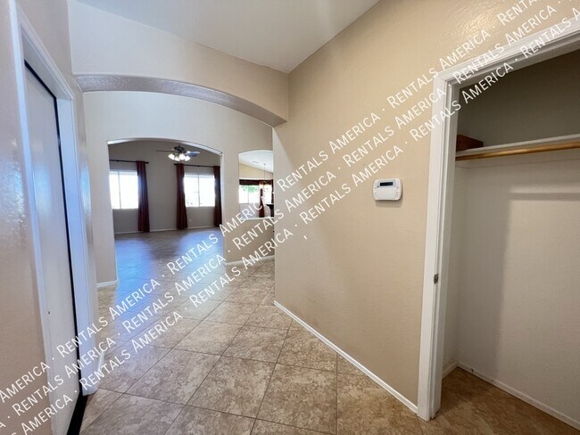 Foto del edificio - 1536 E Fontana Dr