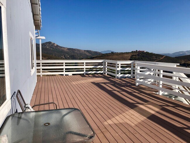 Large porch, right side - 25122 Starlight Mountain Rd