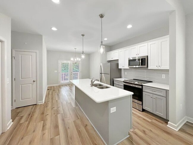 Building Photo - 212 Malvern Dr SW