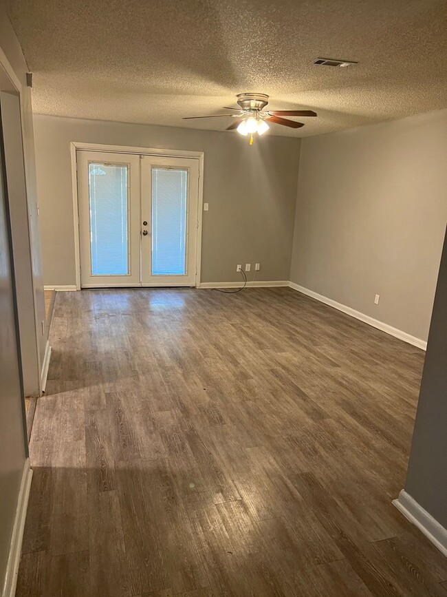 Building Photo - 3BR/2BA Home Available Immediately