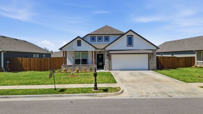 Foto del edificio - Lawn Care Included! 4/2.5/2 Owasso!