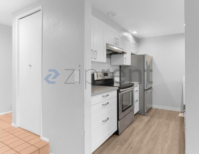 Building Photo - Unit