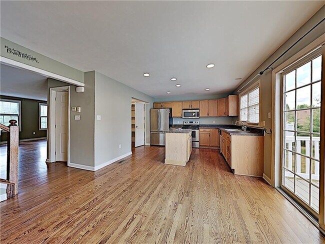 Building Photo - 305 Marshall Heights Dr