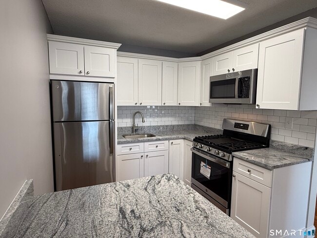 Building Photo - 1168 Main St