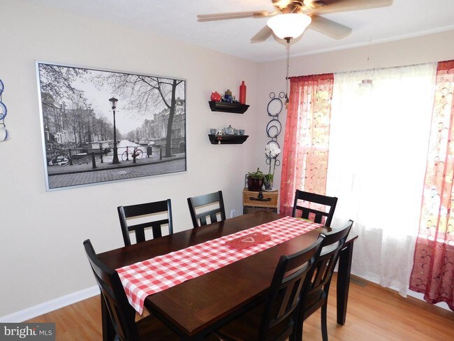 Foto del edificio - 2808 Dwight Ave