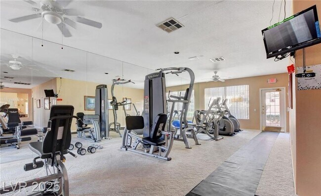 Foto del edificio - Bright Green Valley Condo in Gated Southpa...
