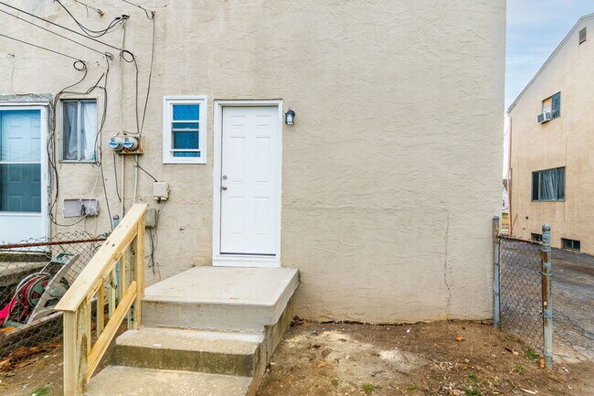 Foto del edificio - 4036 Halsey Pl